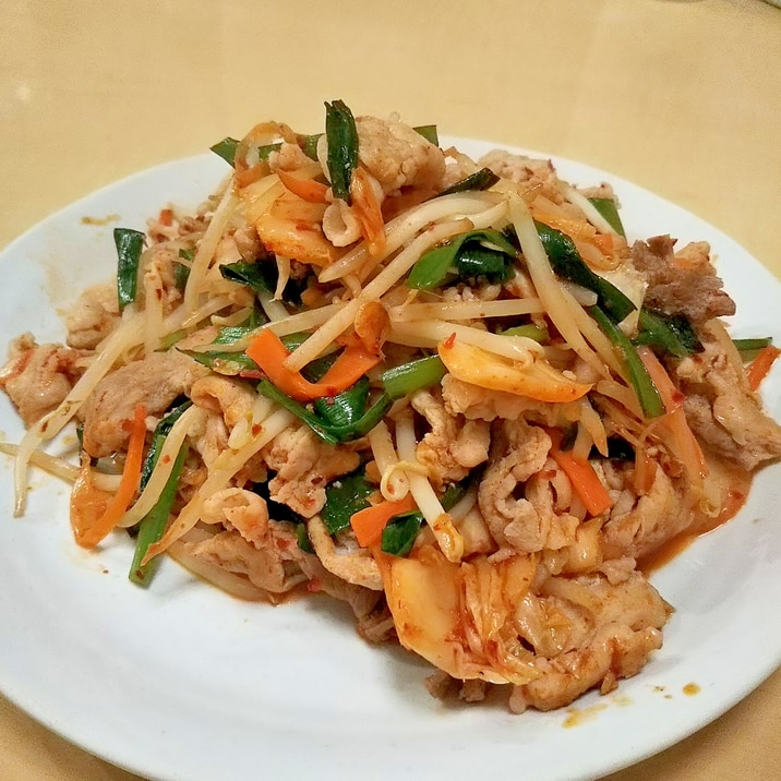 残ったキムチ活用 野菜たっぷりの豚キムチ炒め レシピ 作り方 By もちゃ子 楽天レシピ